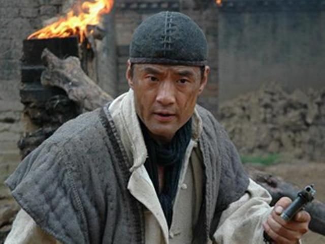 荧屏硬汉于荣光全家照,儿子很帅气,和丑妻恩爱20年不离不弃!