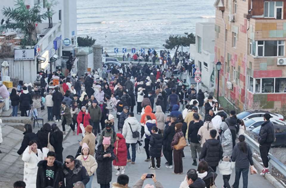威海火炬八街:从夏日炽热到冬日浪漫,一条街带火一座城