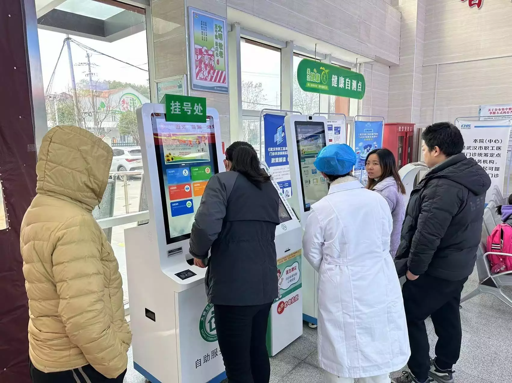 When the self -service machine is registered, the voice prompts a health file, and the hardware ＂upgrade＂ article of the hardware ＂upgrade＂ of Jiangxia's 18 grass -roots medical institutions