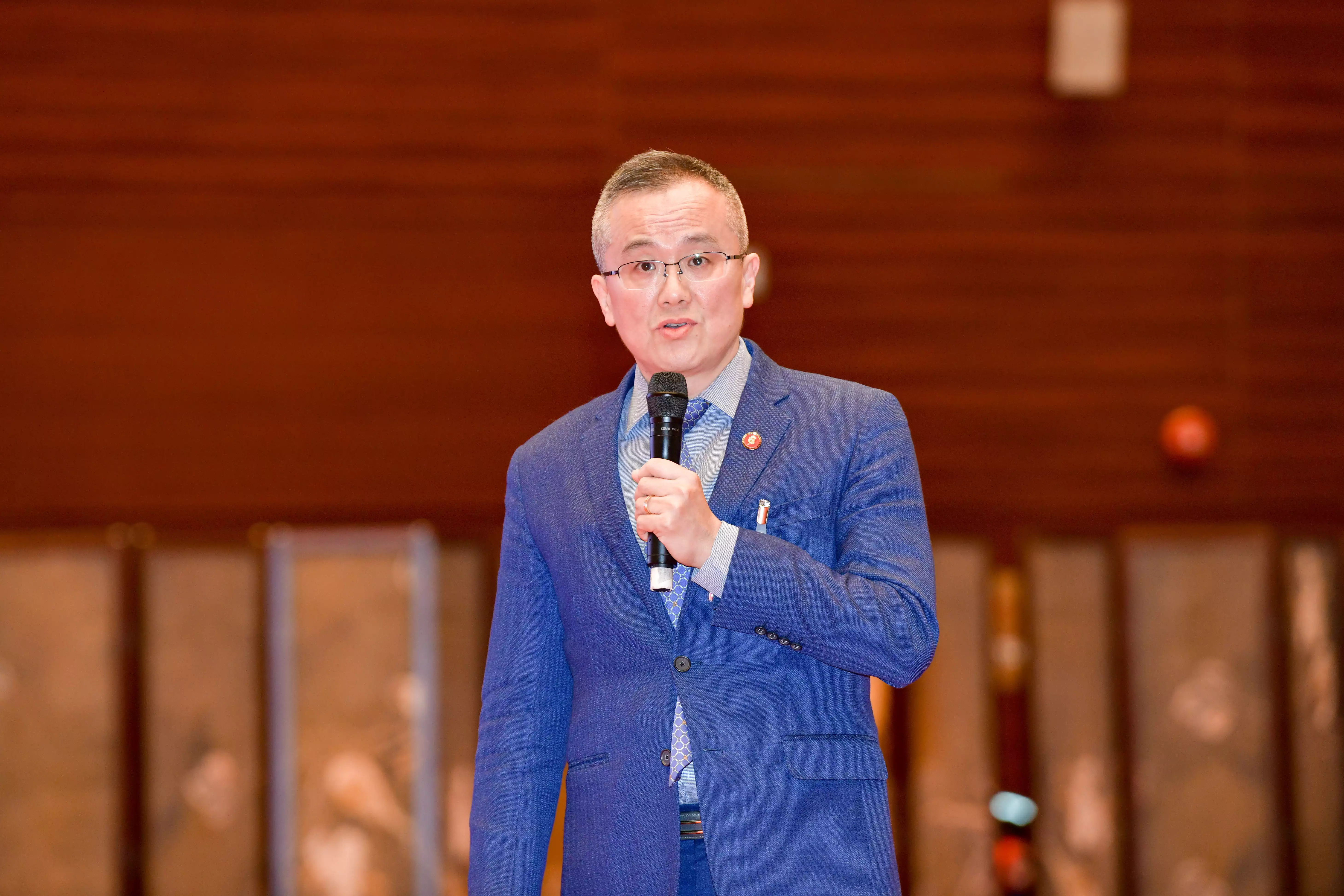 谢勇：广州可打造全国领先的新一代人工智能垂类模型之都，推动赋能“千行百业”丨广州两会高马尾逐渐消失在校园，“鲶鱼头”更受欢迎，家长不理解也看不懂