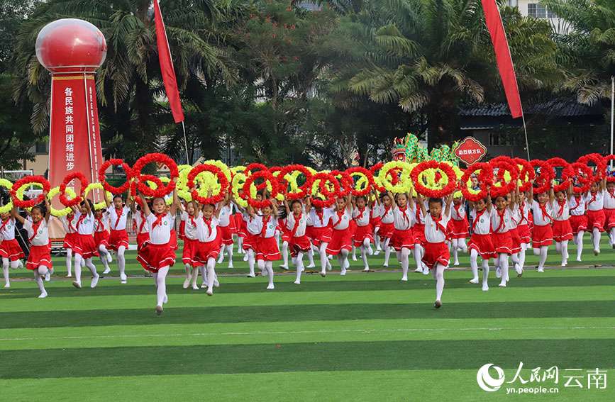 云南江城举行成立70周年庆祝大会