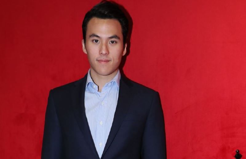 孩子|何猷启前妻和小姑仍有联系，何超莲去看望侄女，摄影师为孩子妈妈