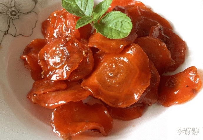  胡萝卜汤汁|胡萝卜很常见，可是胡萝卜果脯你一定没吃过，这样做孩子非常爱吃