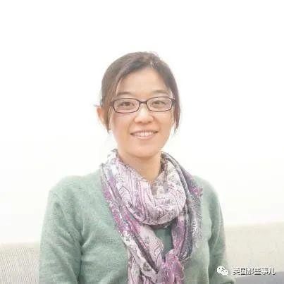  沙漠|霓虹妹子嫁到阿联酋，在5万平米的沙漠＂后院＂里养猫养骆驼?!