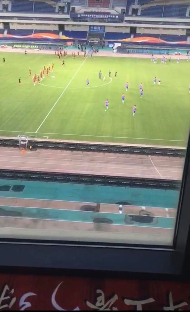  包厢|球迷居然在苏州找到了高性价比“球景房”，480元就像在球场包厢里一样看中超