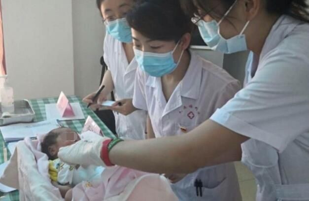  凌晨|凌晨，男子骑摩托车，把刚出生4个小时的孩子扔到医院门口