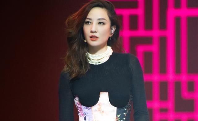  浪姐|《浪姐》五公表演宁静组拉跨，李斯丹妮组全员晋级，万茜再惹争议