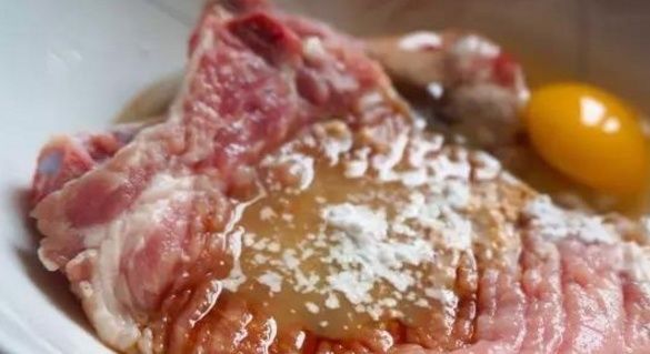 汁水|特色经典黄金炸猪排,外酥里嫩汁水紧锁,蘸上辣酱油,直咽口水