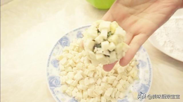 碗中备用|“黄金馒头”的做法分享,注意这一步,切馒头的时候馒头不会掉渣