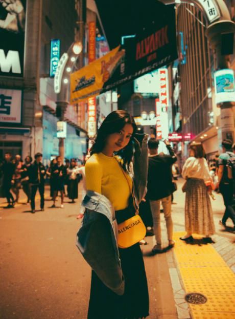 毕业|郑爽直言毕业后不敢回校，大学聚会太自卑，看到她同学后我懂了