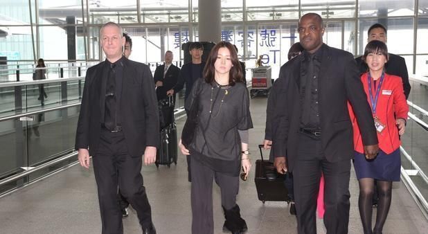  保养|49岁李英爱保养得太好了，穿黑色Look素颜现身，皮肤状态像30岁