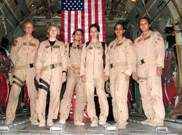 战场上|全球各国女兵大比拼，哪个更加英姿飒爽？