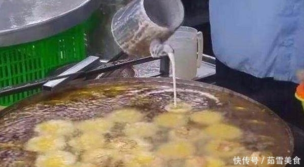 早忙|80后大姐卖“良心”小吃，2元1个从早忙到晚，每天做上千个不够卖