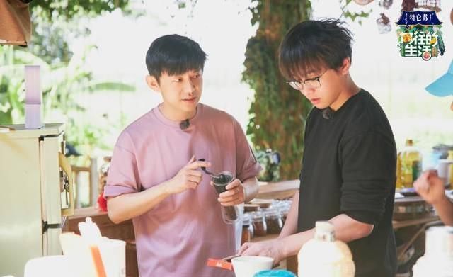  不满|许光汉参加《向往的生活》，与其他嘉宾不熟，场面尴尬令观众不满