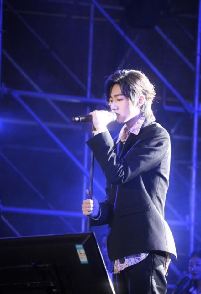  实力|中国新说唱，孟子坤周梓倩被群嘲，实力不够装可爱，张靓颖被骂成最惨导师