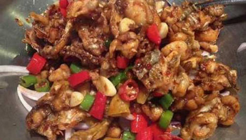 干锅|美食优选:大蒜烧肥肠,红烧牛肉,干锅牛蛙,辣炒鸡心的做法