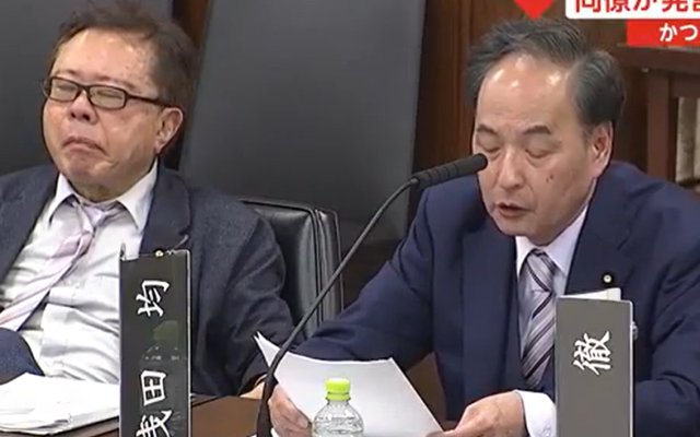 日本参议员在国会边嚼口香糖边听发言挨批，参院敦促议员认真参会