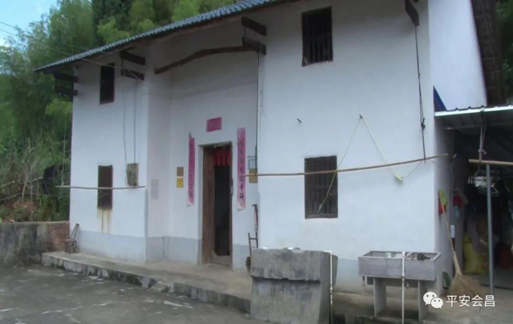 下跪|会昌一小偷面对两位六旬老人下跪求饶，该不该原谅？