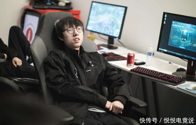 开黑|王俊凯和Mlxg开黑,直播间瞬间被王粉丝挤爆:选手还是不如明星火