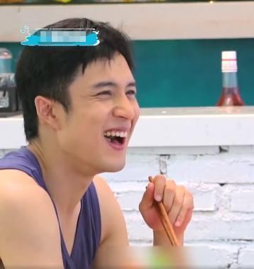  大笑|王一博遭韩东君等人“大笑”，网友毕竟连煮面都要小孩子教