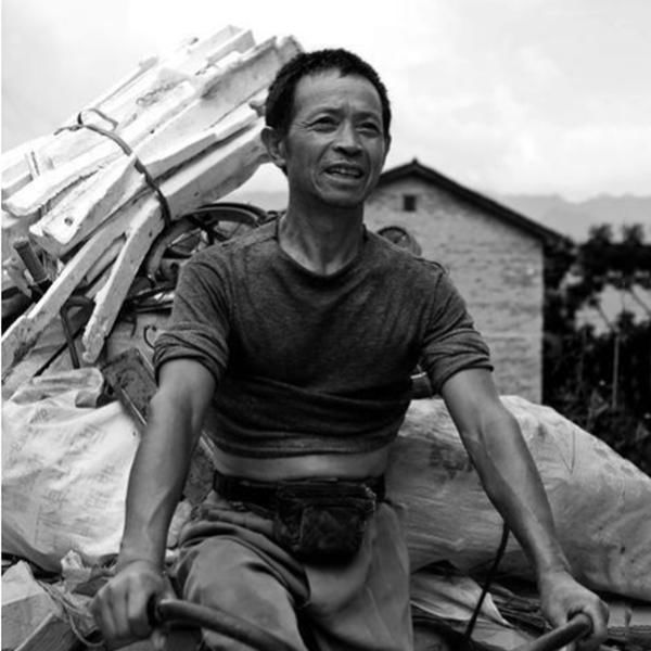  乔保峰|他6岁丧父外出打工，靠拾荒成百万富翁，最后却因偷电被捕入狱