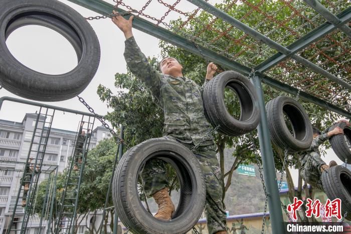 尖兵淬刃 广西河池武警官兵开展多课目强化训练