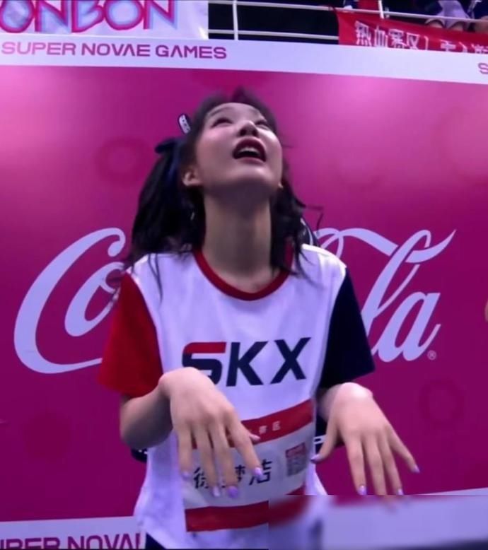  喊话|徐梦洁破短跑记录,赛场再现彩虹甜笑,喊话将属于火少的金牌拿回来