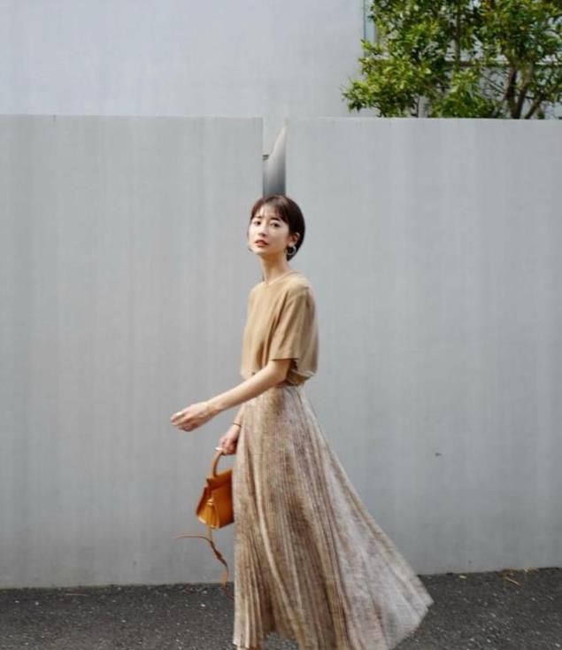  短发|一时剪发一时爽？剪完不出五天就会后悔，这款时尚单品让你潮到爆