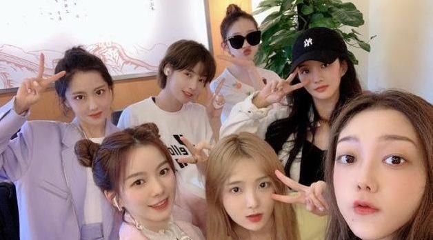  女团|一堆选秀“苗子”当导师？男团、女团搞个没完，这阵容太让人疲惫