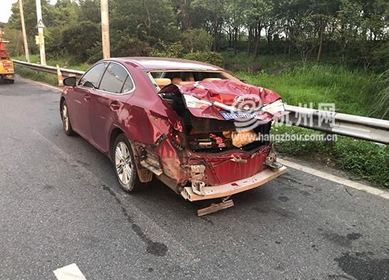  冲破|4只6吨钢卷冲破栏板砸中小车“掉落位置再往前一米 后果不敢想象”