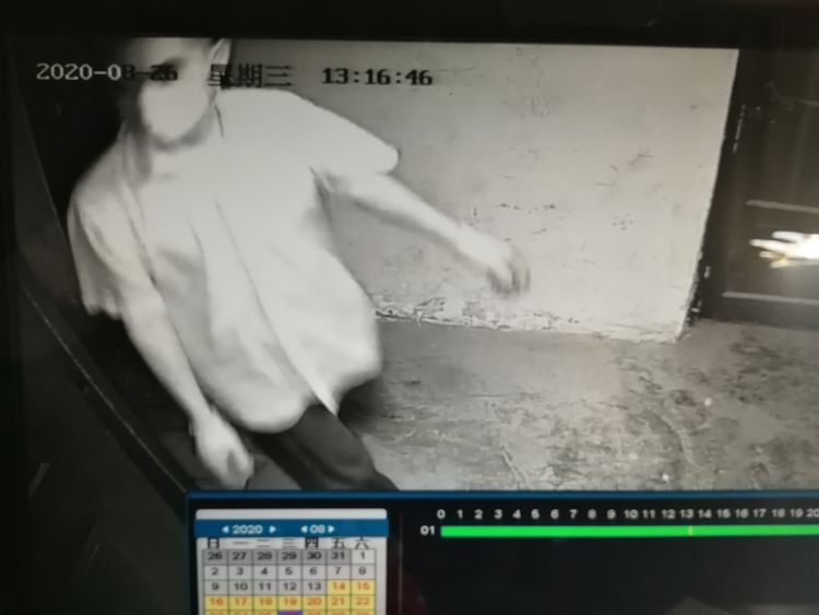 储藏室|储藏室物品被盗 监控记录下男子作案全过程