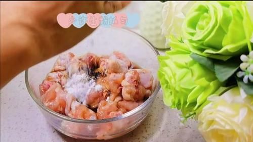  自制|好吃到停不下来的花椒鸡，又麻又辣，配一口自制咸菜，绝了！