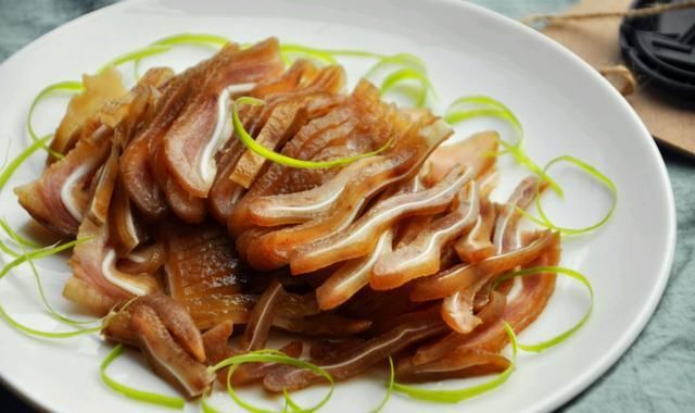 下酒|猪身上最脆爽的一块肉,简单卤一卤,下酒下饭还能美容养颜