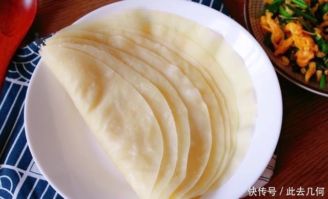 春饼|这饼一锅可出16张,比纸还透亮,柔软筋道,卷啥都好吃,简单易学