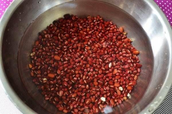 熬粥|红豆不要熬粥喝了,教你新做法,加一碗面粉,香甜松软比馒头好吃