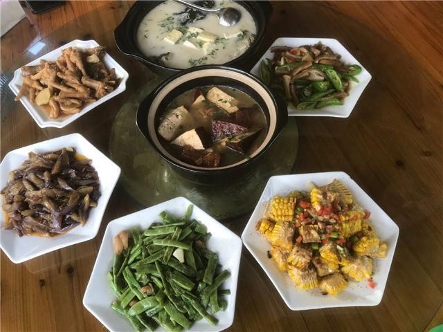  庆祝|表弟考上心仪大学，二叔特意做一桌农家菜庆祝，一大家人吃嗨了！