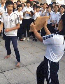 还要|搞笑GIF:拍完电影,这些尸体还要吗,不要就拿走了