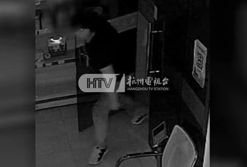 撬过|门完好无损，钱却莫名少了？半个月内发生五次，店主坐不住了…