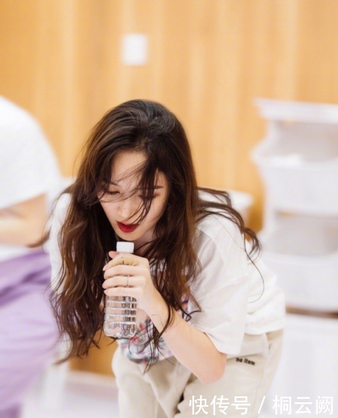  舞担|《浪姐》最离谱的就是，韩国二代女团的舞担，比不过业余的姐姐们