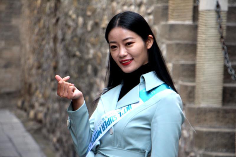 国际|国际超模走进辉煌三千年历史的古堡小镇《润城》