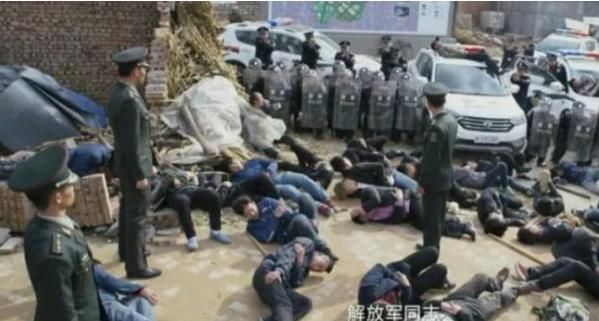 警察|战狼：警察让现役军人放下武器不合理？知道真相后，我们都错了！