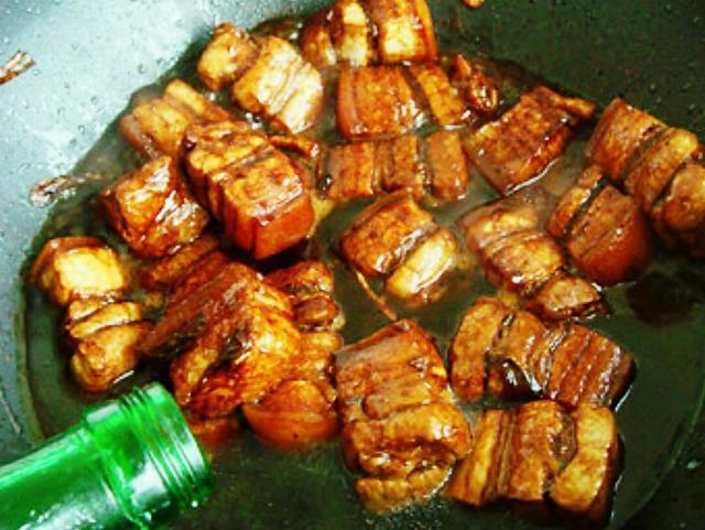 红烧肉|红烧肉不要放八角、桂皮,放上这2样炖才香,减肥都要吃一顿