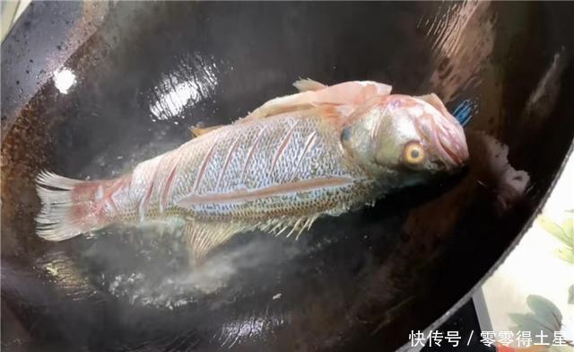 千万别|煎鱼千万别直接下锅,多加这一步既不粘锅也不破皮,好看又好吃