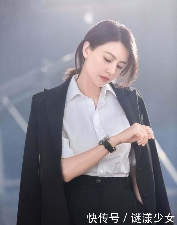 高圆圆|41岁高圆圆现身直播间 笑容甜美撩发动人,颜值盖过小6岁薇娅