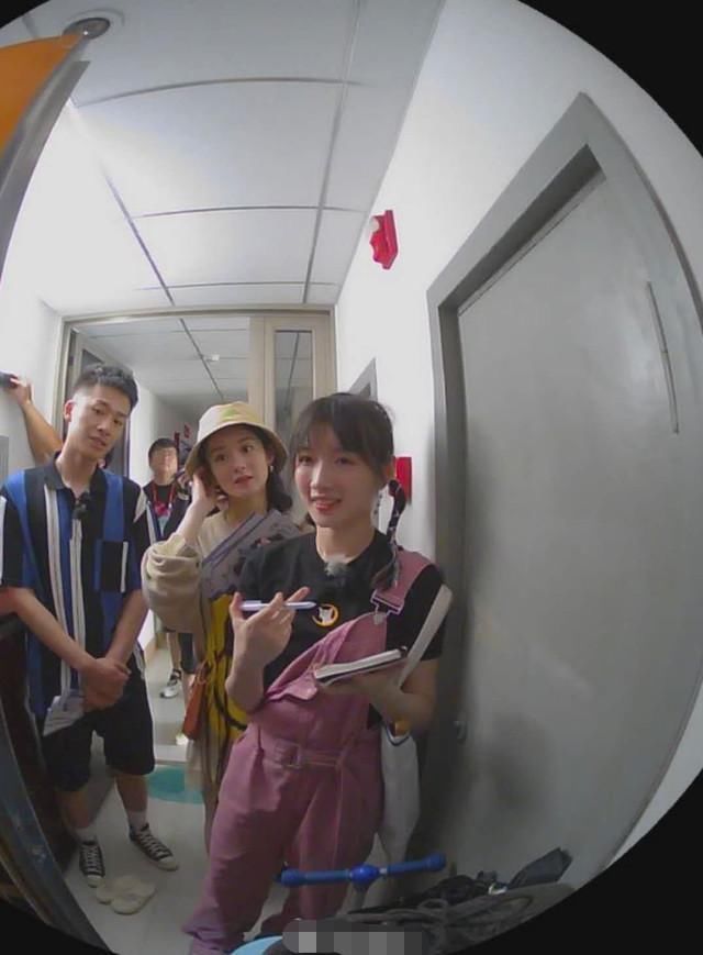  嘉宾|《中餐厅》嘉宾爆料：张亮做饭难吃，明星真人很普通，人均消费1700？