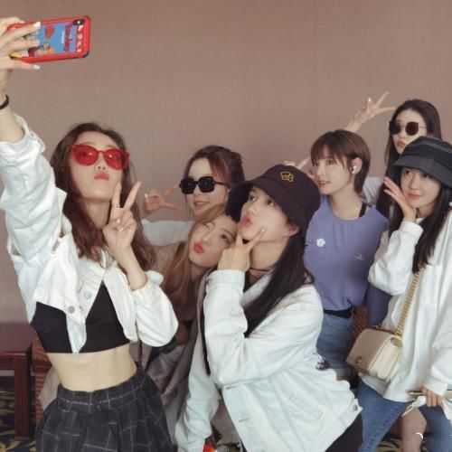  壮观|火箭少女决赛夜有多壮观？热搜霸榜40个，师妹团都羡慕不已