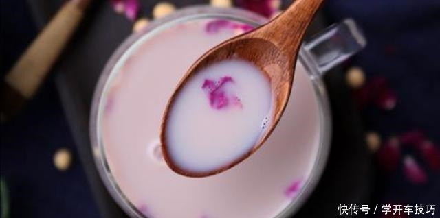 倒入适量|煮豆浆时,放点“它”,营养比牛奶还高,每天一杯,早上精神倍佳