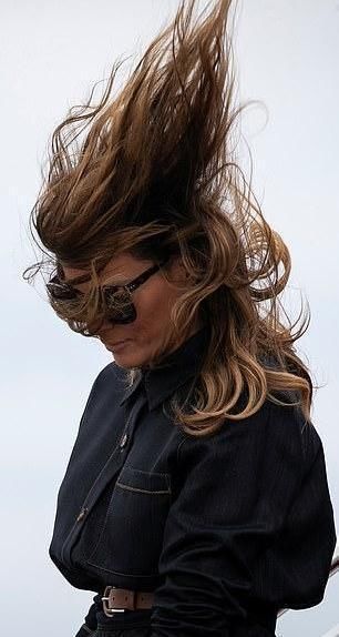 米歇尔|米歇尔穿裙遇狂风花容失色!还是梅拉尼娅段位高,压住裙摆像梦露