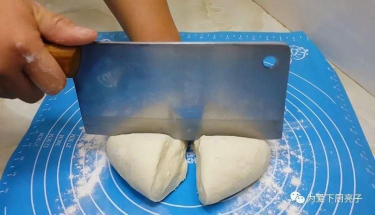  学会|烙饼这么做太香了，开水一烫，张张柔软又劲道，学会天天不起早