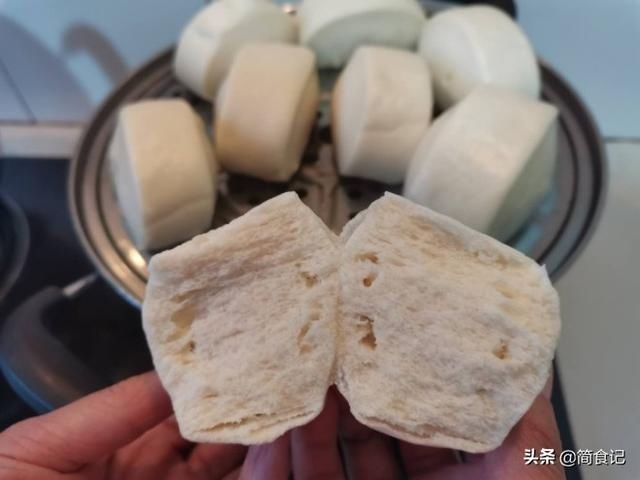  分钟|三伏天蒸馒头，和面时别只加酵母！多加10克它，20分钟就能发满盆